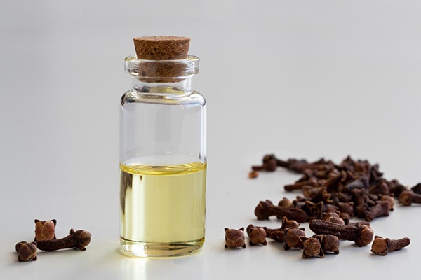 خواص خوردن میخک