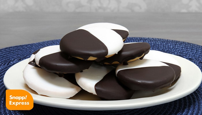 کلوچه‌های سیاه و سفید Black and White Cookies