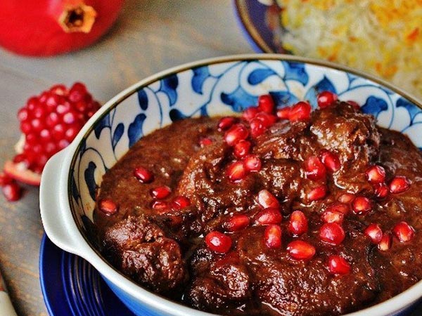 فسنجان یک غذای چاق کننده