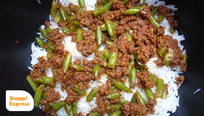 مراحل آماده سازی لوبیا پلو
