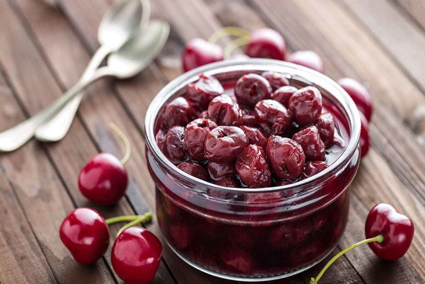 طرز تهیه کمپوت آلبالو 