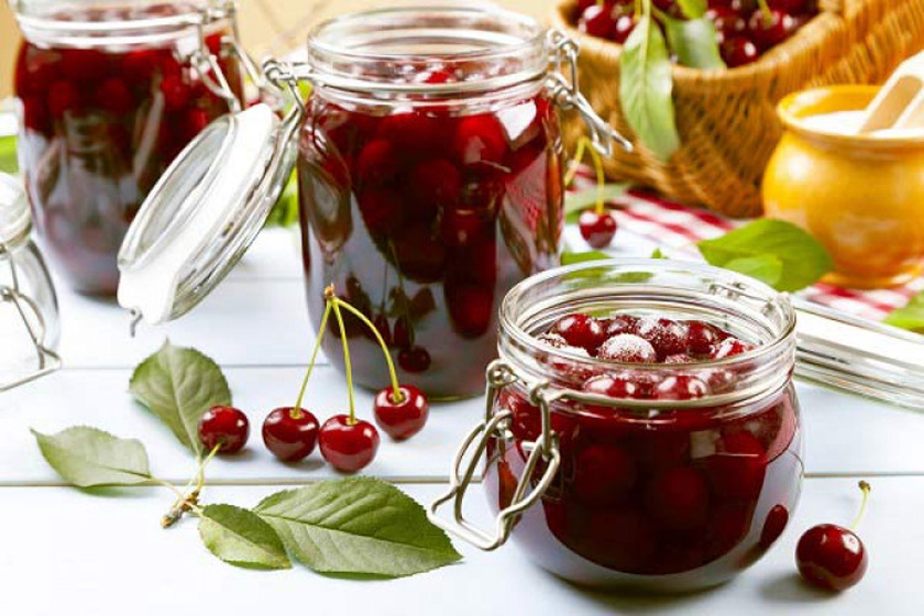 طرز تهیه کمپوت آلبالو 