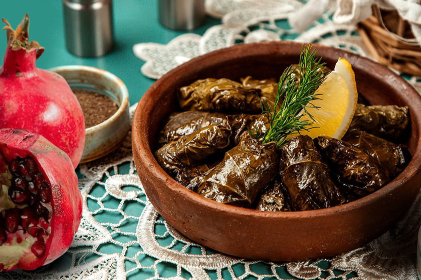 دلمه برگ مو با رب انار