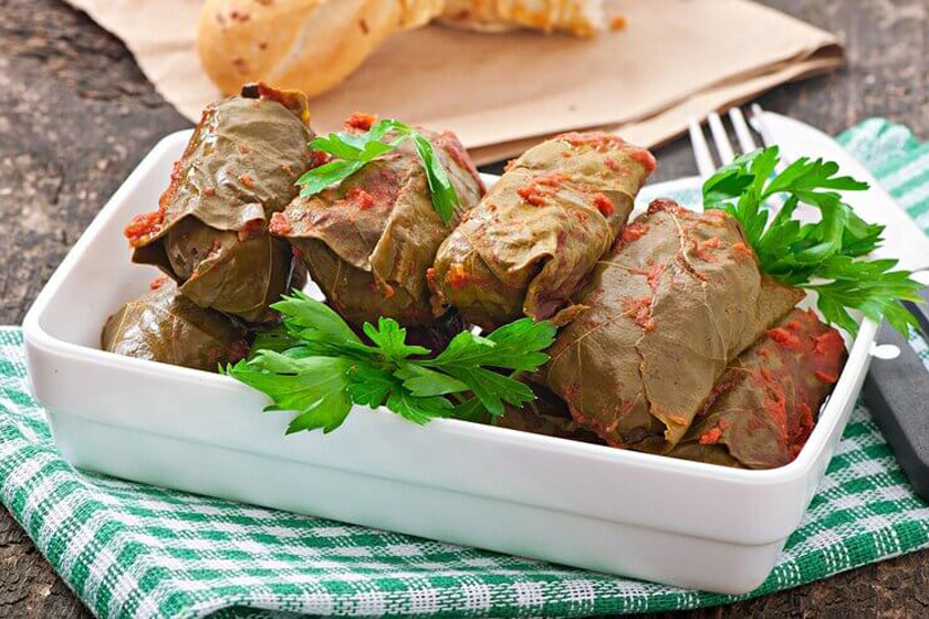 دلمه برگ مو با رب انار