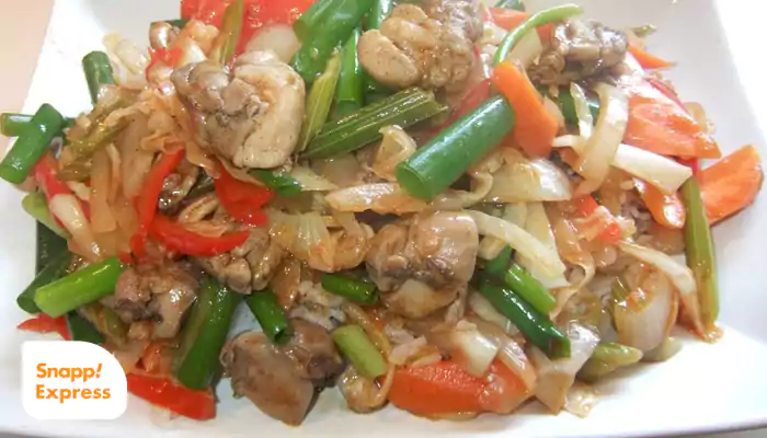 خوراک مرغ و سبزیجات آب پز