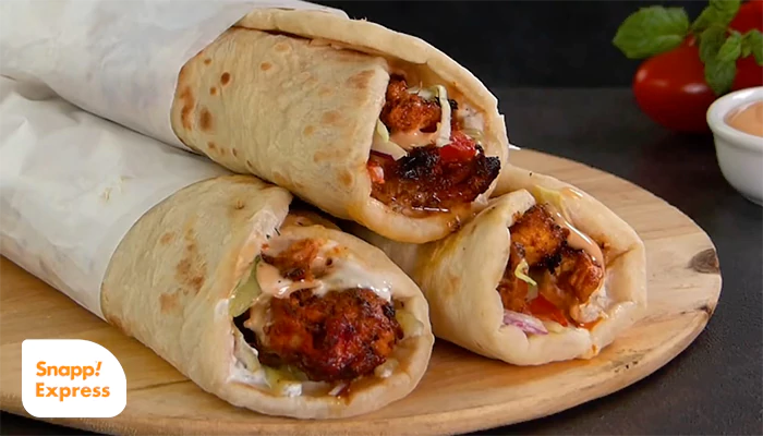 شاورما مرغ با نان لبنانی