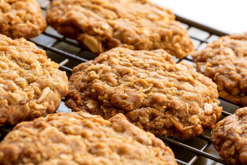 6. طرز تهیه چند بیسکوییت ساده؛ بیسکوییت [کوکی] آنزاک