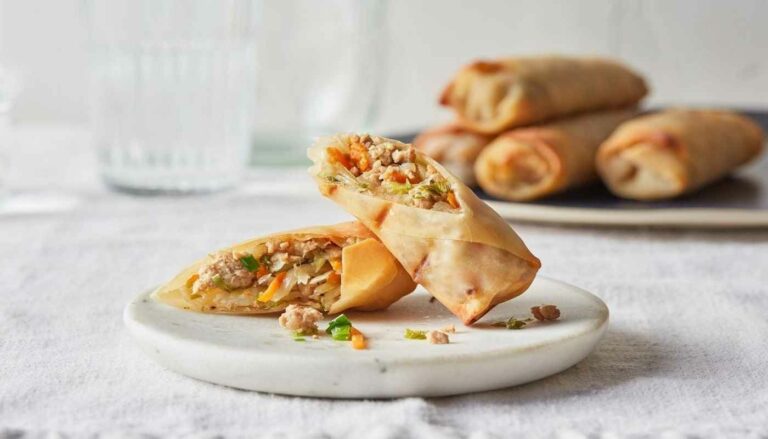 طرز تهیه رولت تخم مرغ؛ ساده، ارزان، سریع و مقوی