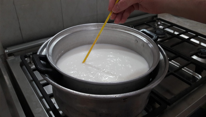 روش جوشاندن شیر محلی گاو 