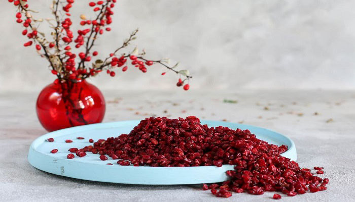 شیوه‌های کاربردی برای تفت دادن زرشک و خوشمزه‌شدن آن