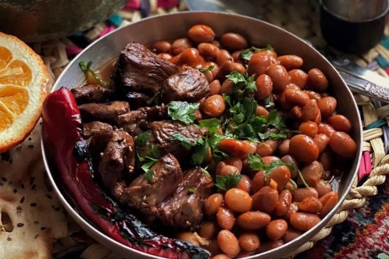 طرز تهیه خوراک لوبیا رشتی