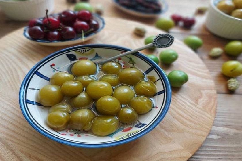طرز تهیه کمپوت گوجه سبز