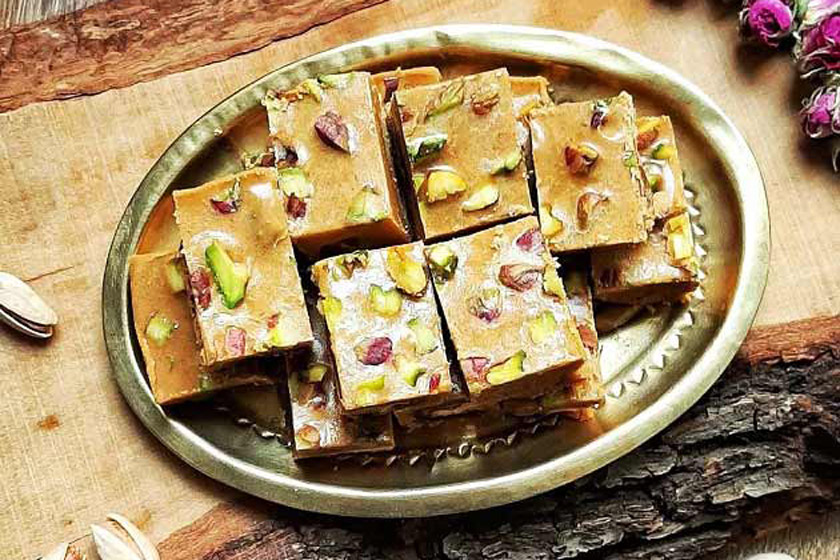طرز تهیه رنگینک با خرمای له شده