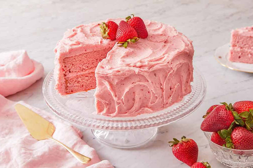 طرز تهیه کیک توت فرنگی