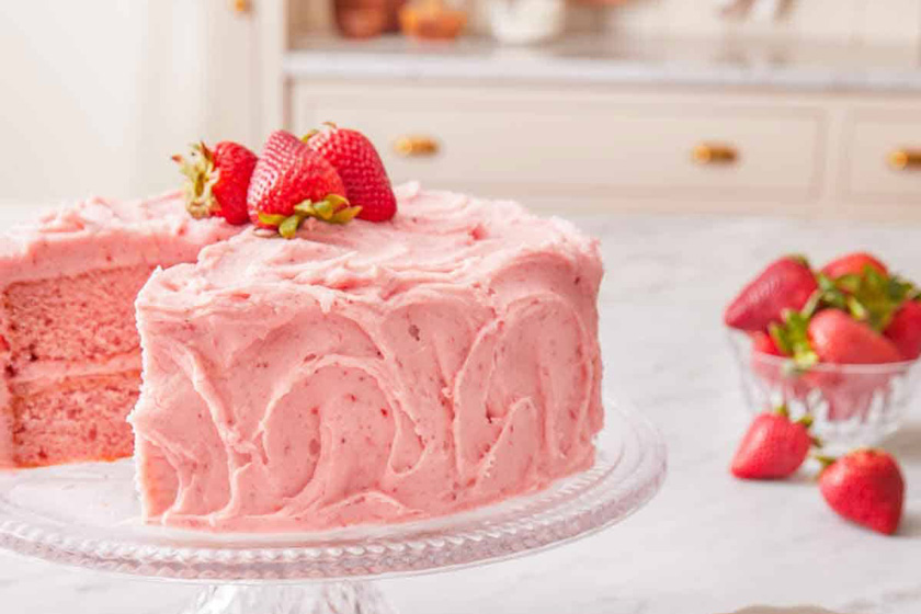 طرز تهیه کیک توت فرنگی