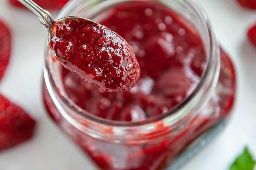 طرز تهیه کیک توت فرنگی