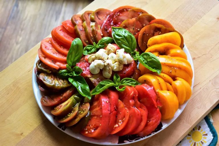 سالاد گوجه‌فرنگی