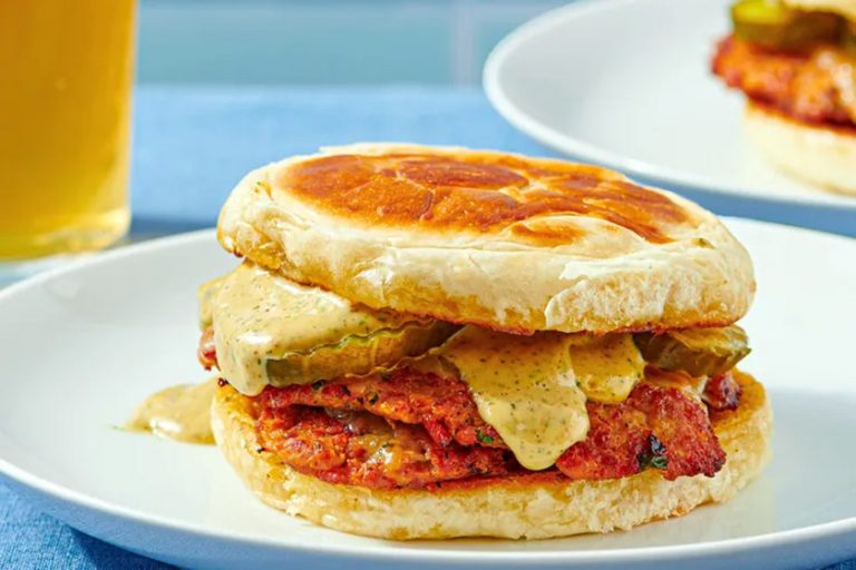 طرز تهیه برگر بوقلمون با سوسیس چوریتسو