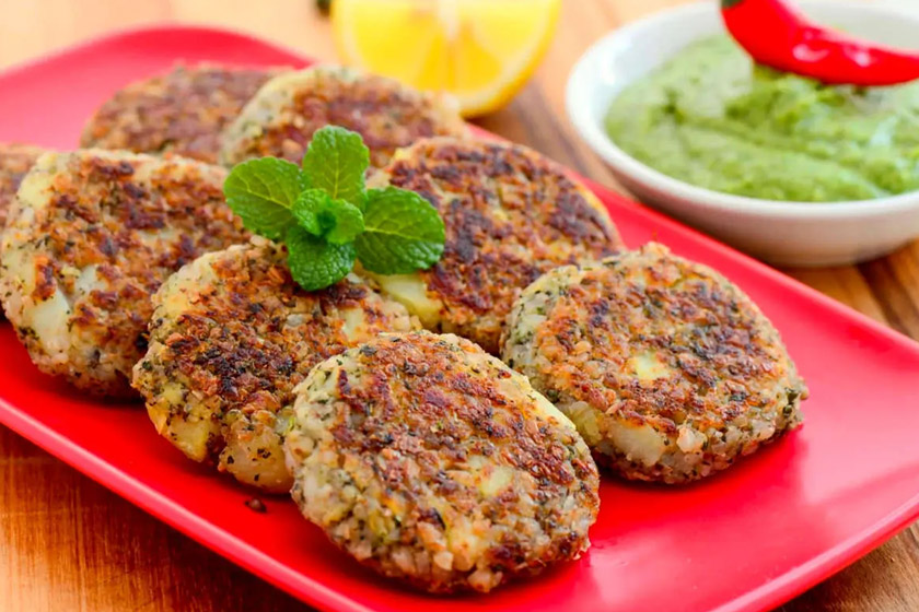 طرز تهیه کوکوی اسفناج و سیب زمینی