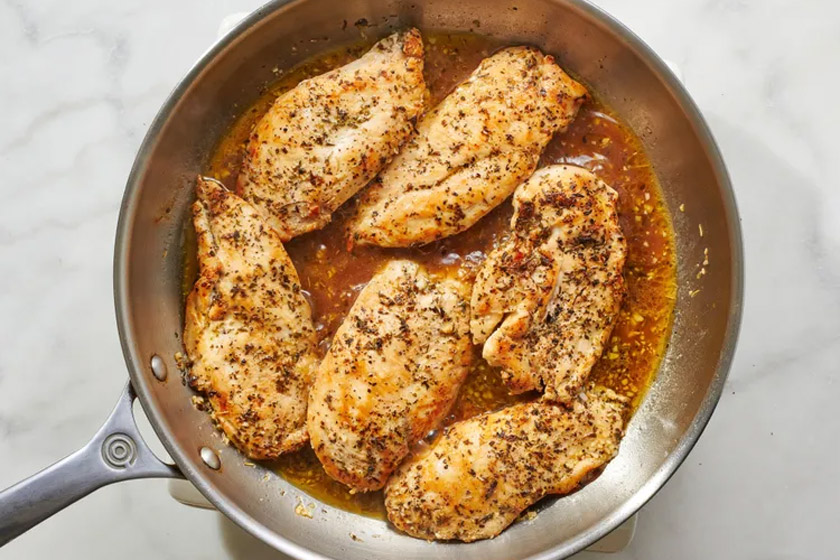 طرز تهیه فیله مرغ با سس کره و سیر