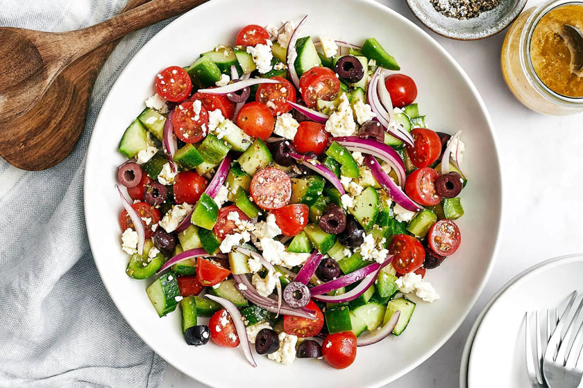 طرز تهیه سالاد یونانی با پنیر فتا