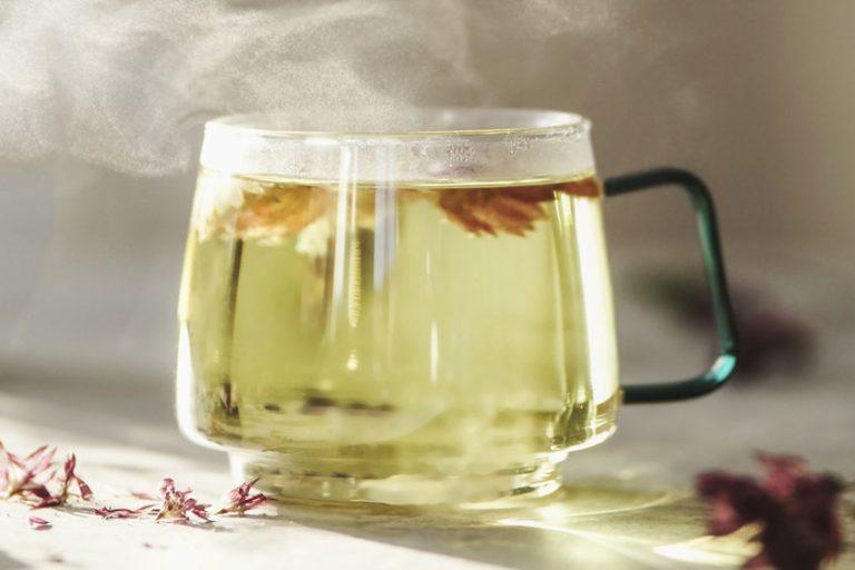 بهترین دمنوش‌ها برای کاهش فشار خون و سلامت قلب