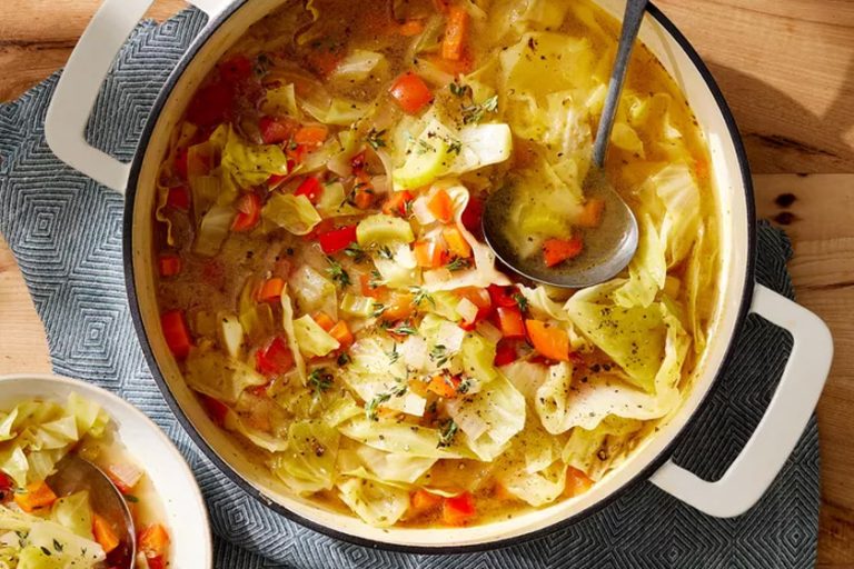 طرز تهیه سوپ کلم رژیمی