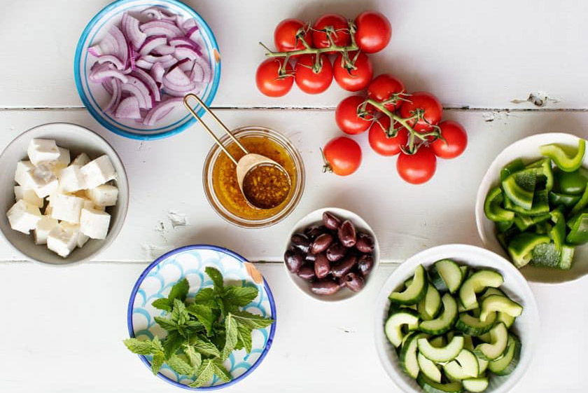 طرز تهیه سالاد یونانی با پنیر فتا