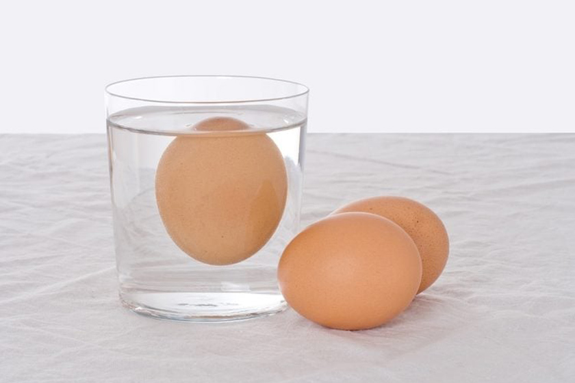 آیا تخم‌مرغ را باید در یخچال نگه داشت یا نه؟