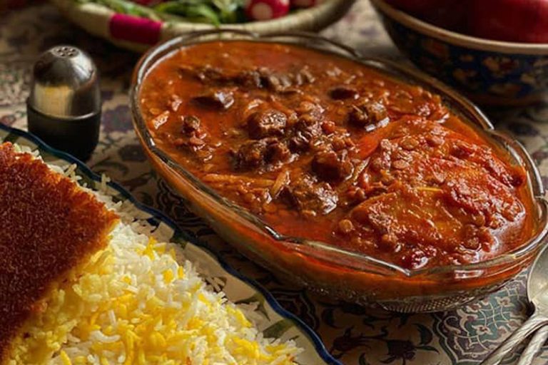 طرز تهیه خورشت سیب درختی