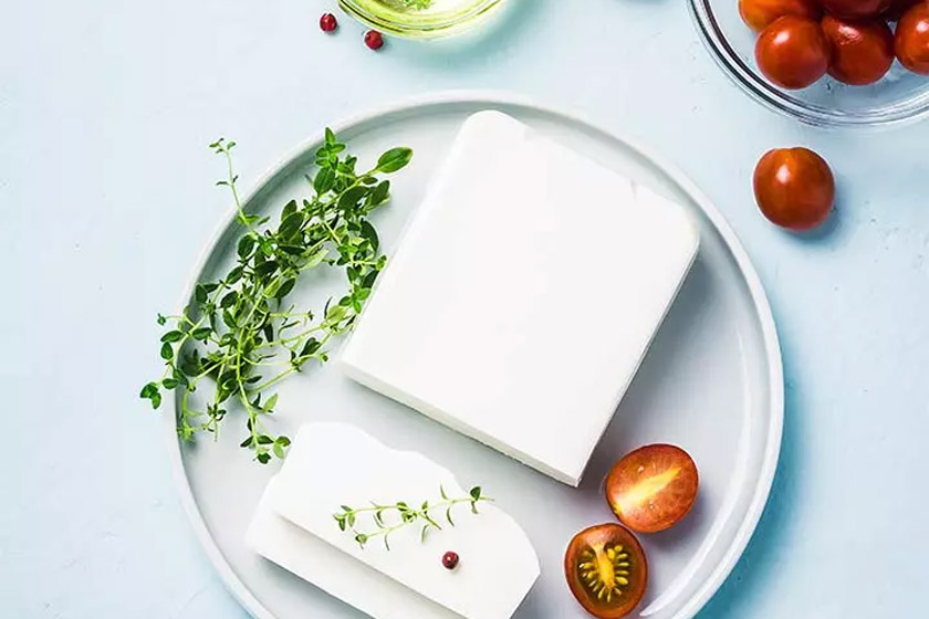 طرز تهیه پیشغذا با فتا و گوجهفرنگی گیلاسی