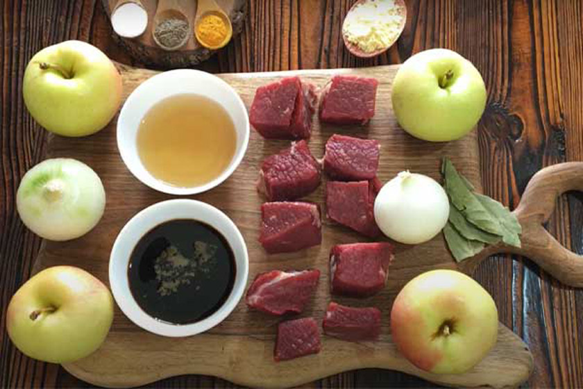 طرز تهیه خورشت سیب درختی