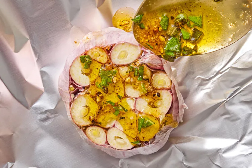 سیبزمینی شیرین پخته با سس سیر و کره