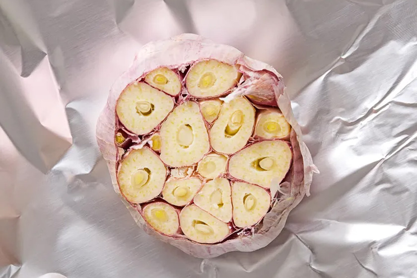 سیبزمینی شیرین پخته با سس سیر و کره