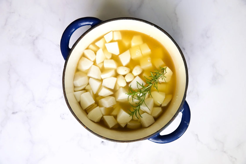 طرز تهیه پوره شلغم با سیب زمینی