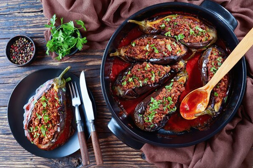 طرز تهیه بادمجان شکم پر