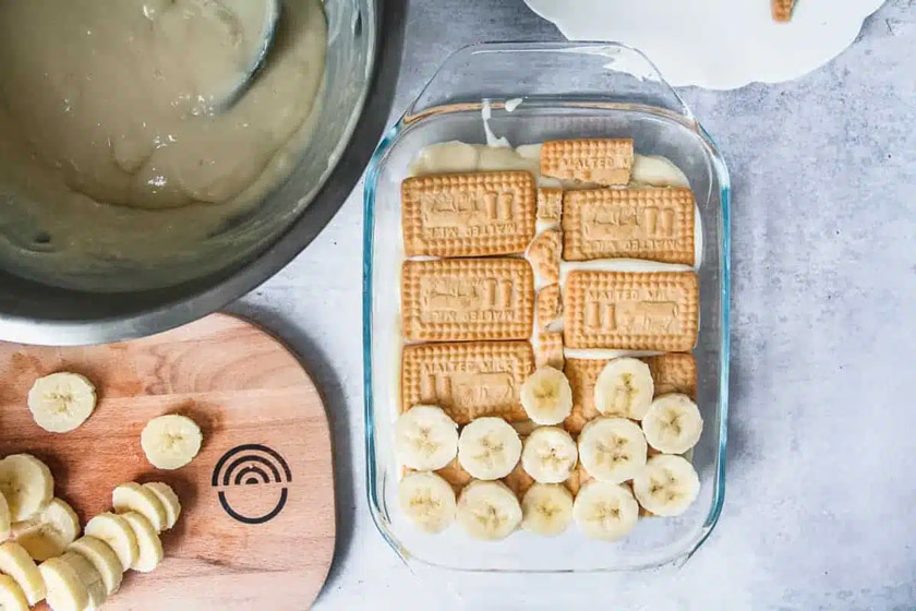 طرز تهیه پودینگ موز و بیسکویت