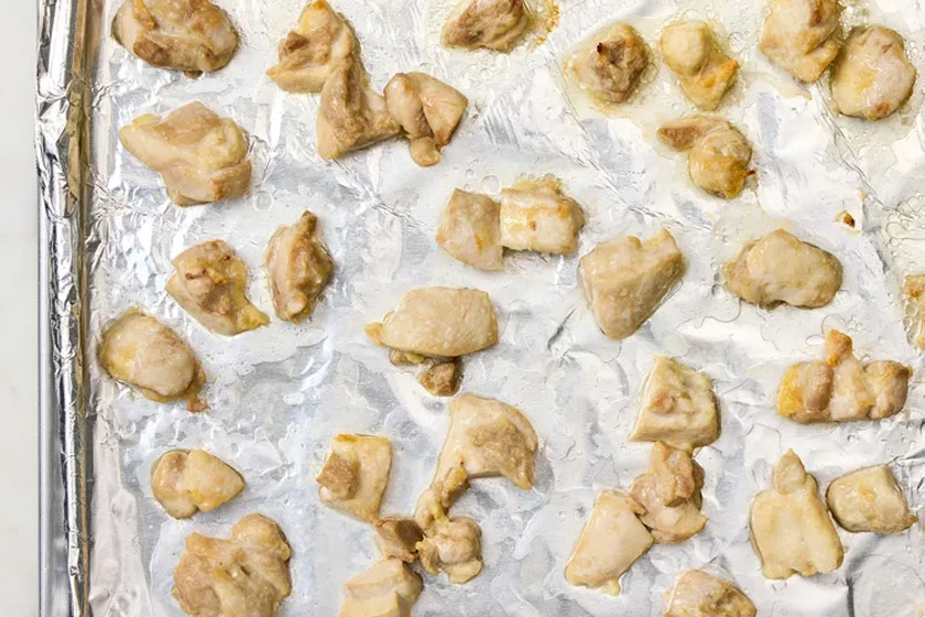 تکه‌های مرغ تند و عسلی با پوره هریسا