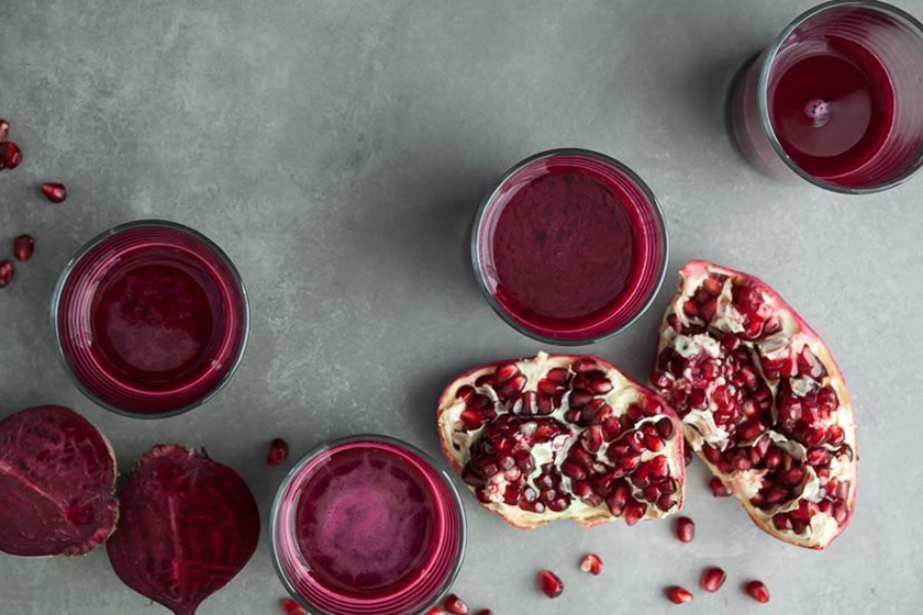 طرز تهیه اسموتی انار و لبو برای شب یلدا