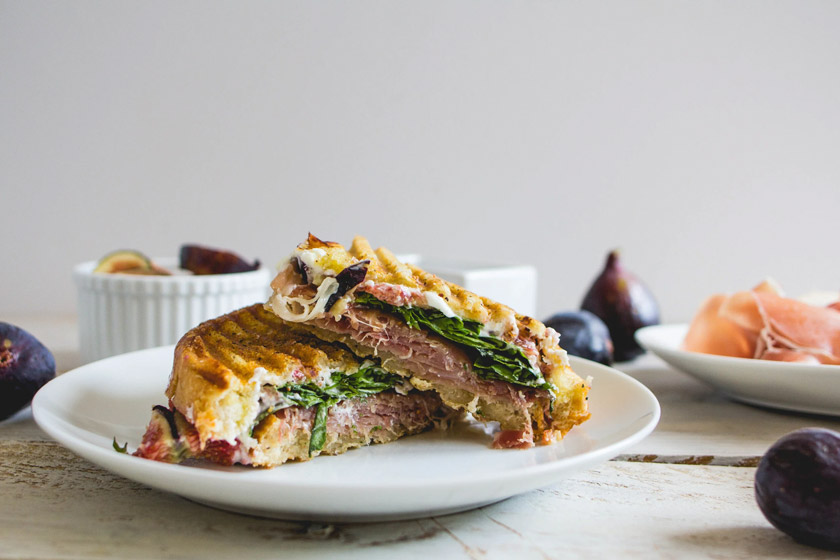 طرز تهیه ساندویچ با نان فوکاچیای ایتالیایی