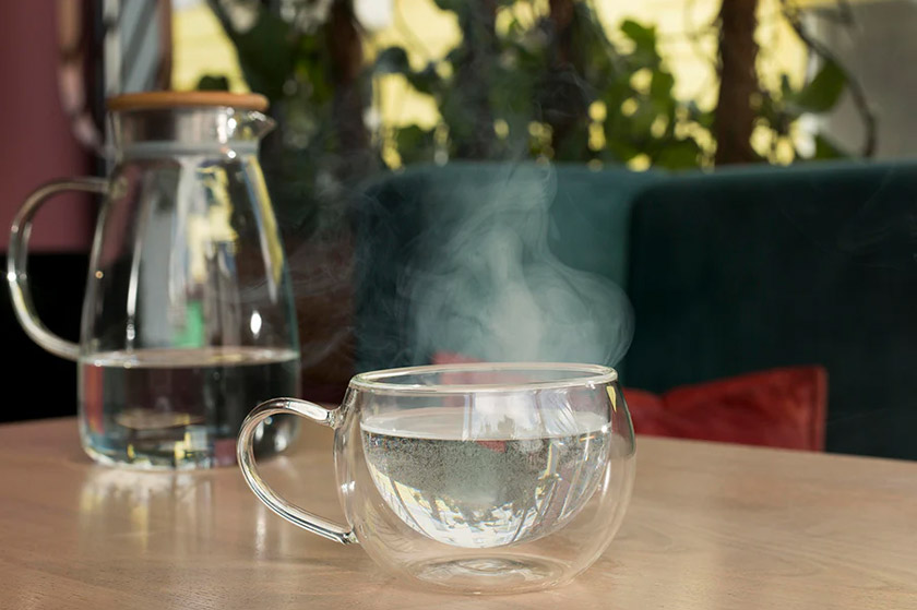 نوشیدن آب گرم در مقابل آب سرد