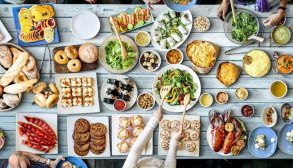 4321Food-on-a-buffet-table