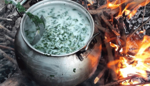 طرز تهیه آش دوغ خوشمزه برای روزهای سرد