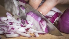 نحوه خرد کردن پیاز بدون ریزش اشک
