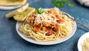 تهیه اسپاگتی با مرغ