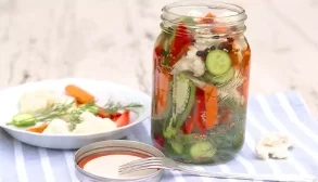 طرز تهیه ترشی شور مخلوط