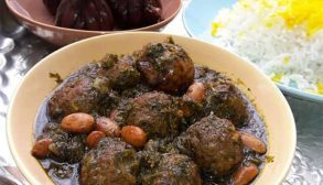 طرز تهیه خورشت قورمه سبزی با گوشت قلقلی