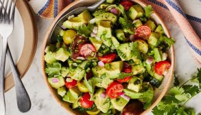 طرز تهیه سالاد آووکادو رژیمی