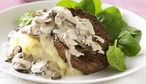 طرز تهیه سس قارچ استیک گوشت به سریع‌ترین روش