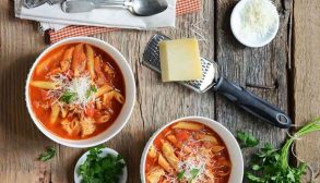 طرز تهیه سوپ مرغ و پارمزان